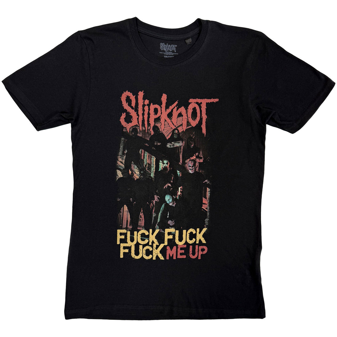 Rockoff T-shirt Slipknot - Fuck me Up (Unisex) har Slipknots logo, maskerede medlemmer og en fed rød og gul "FUCK FUCK FUCK ME UP"-tekst - ideel til fans og samlere af ikonisk bandmerchandise.