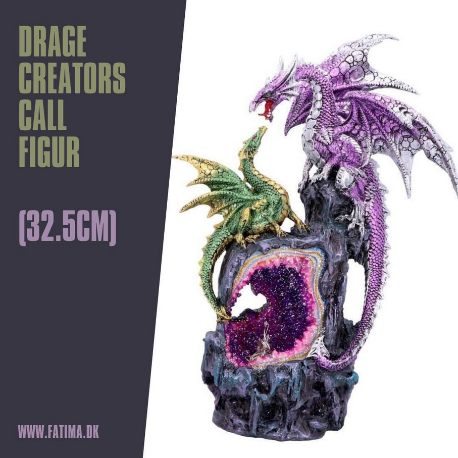 En dekorativ figur har en stor lilla drage med indviklede skæl og vinger, der omkranser en mindre grøn drage. De er oppe på en klippe prydet med krystaller. Tekst til venstre lyder: "Drage Creators Call Figur (32,5cm)" og "www.fatima.dk".