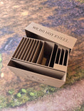 Indlæs billede i Gallery viewer, Kortboks til A Song of Ice and Fire – 3D-printet
