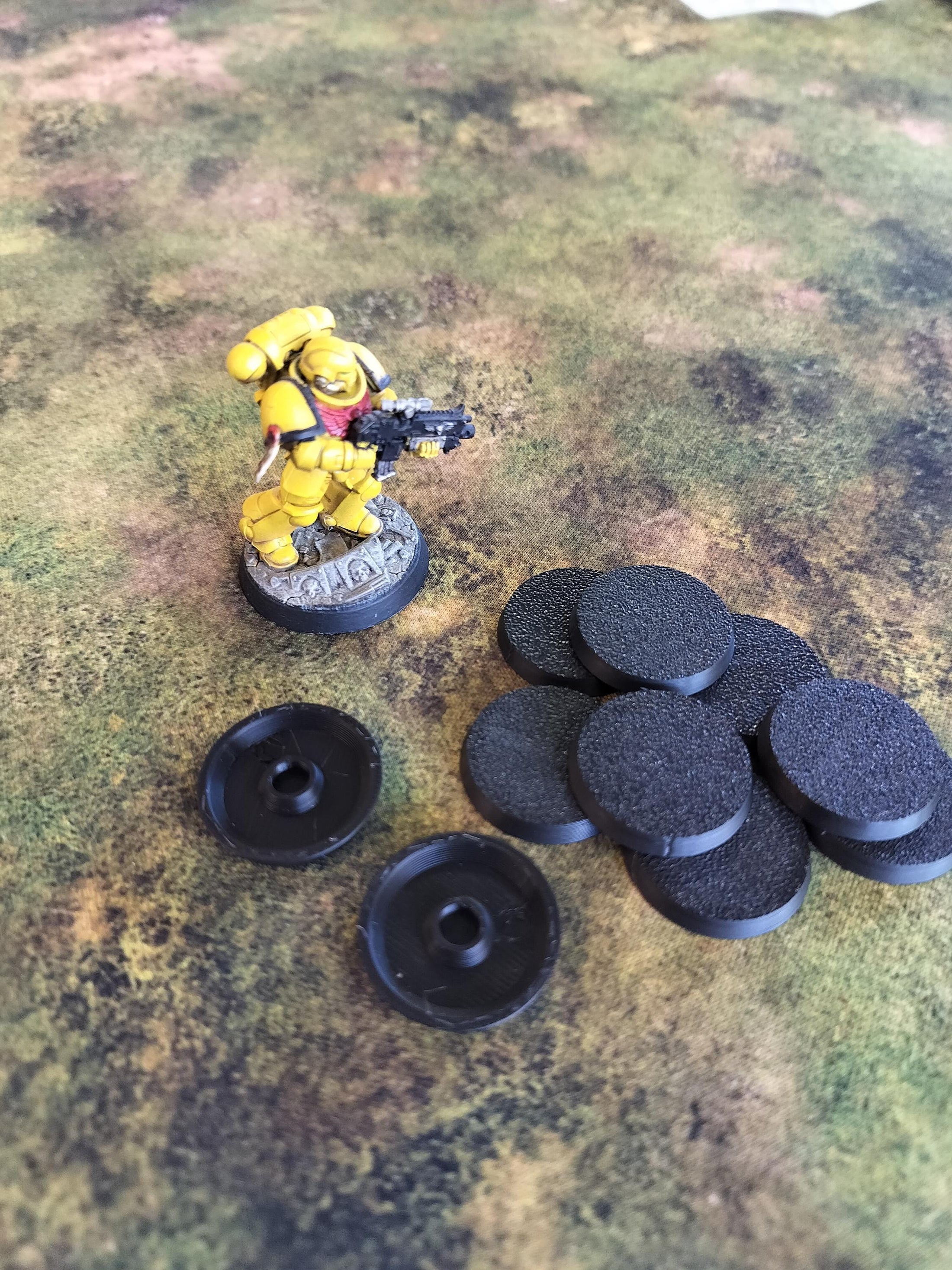 Runde og ovale wargaming-baser fra Txarli Factory