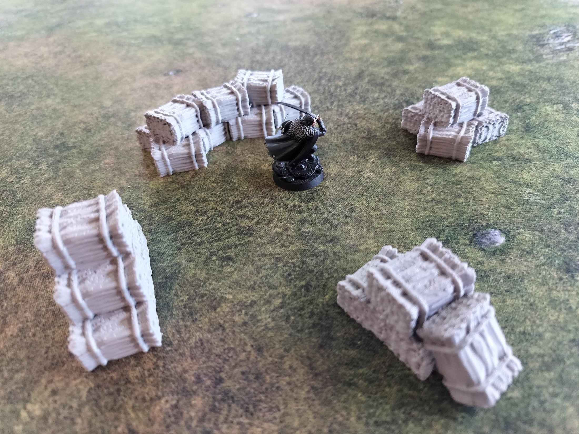 Sæt med fire høstakke som scatter terrain til 28/32 mm wargaming