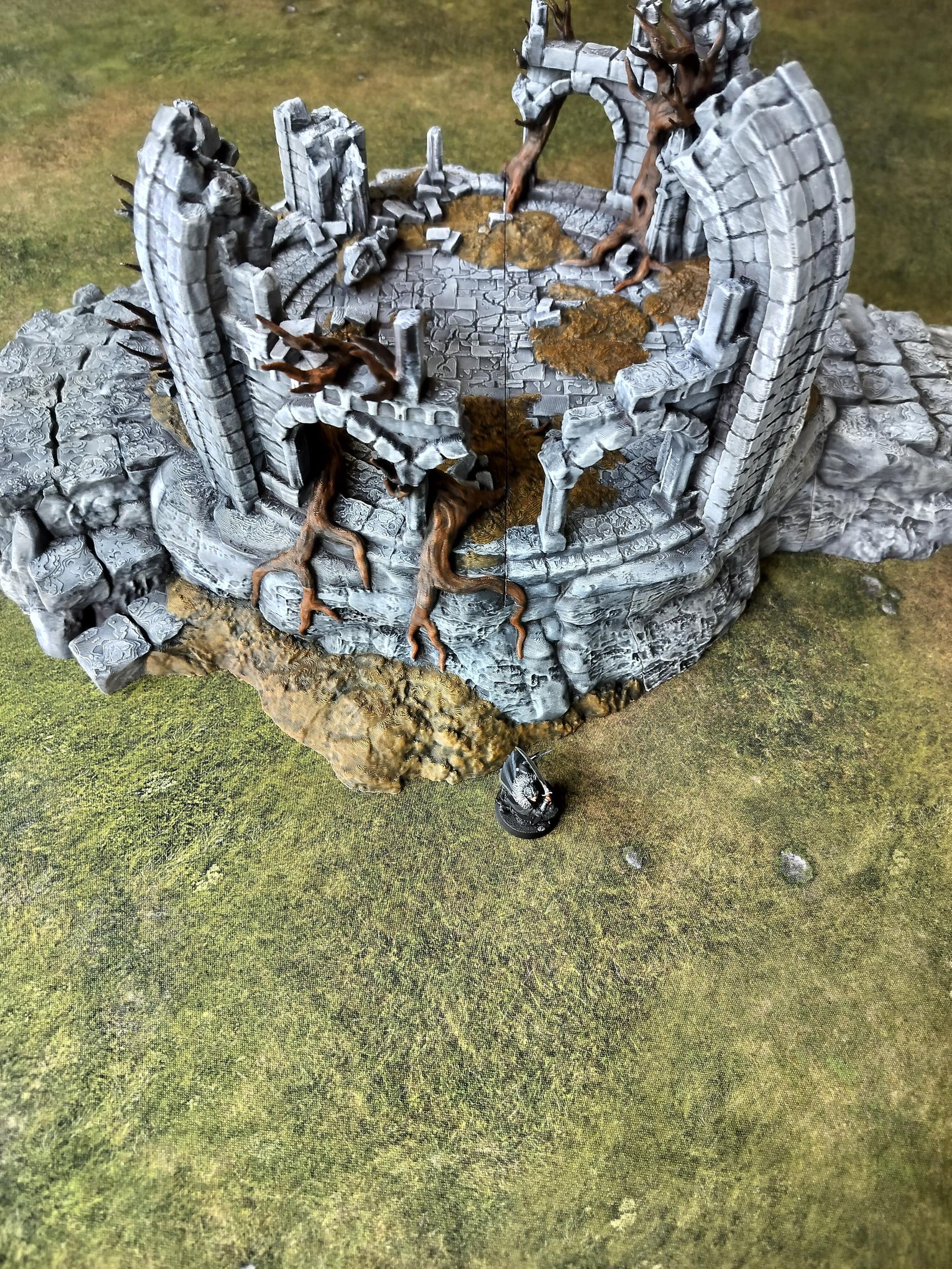 Ruin på bakketop som STL-filsæt til 28/32 mm wargaming