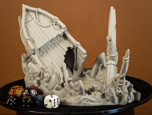 Crashed Ship Dice Tower fra The Game of Destiny