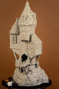Indlæs billede i Gallery viewer, Town House Dice Tower fra The Game of Destiny
