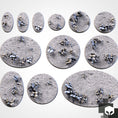 Load image into Gallery viewer, Crystal Glass Base Toppers – Txarli Factory
