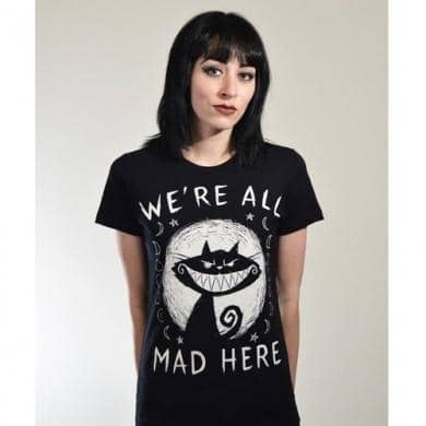 T-shirt Akumu We Are All Mad Here - Fatima.Dk